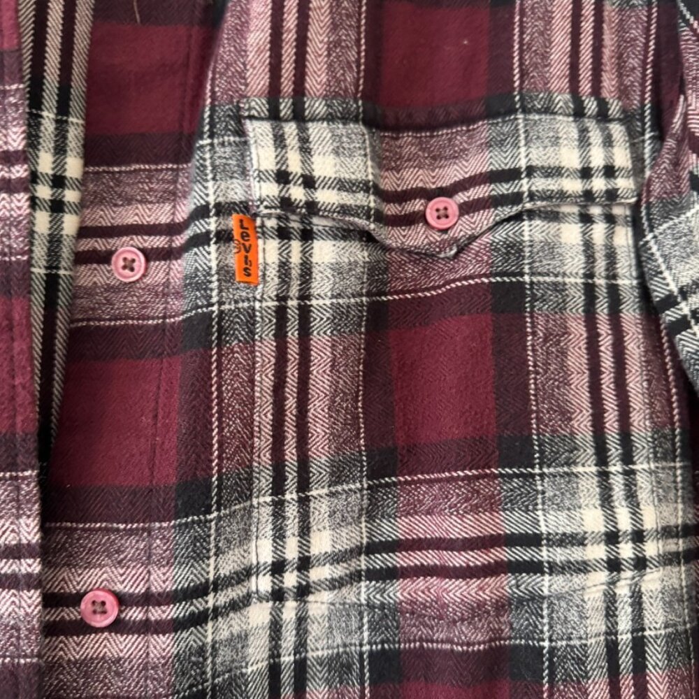 Levi's Flannel - Picture 2 of 7